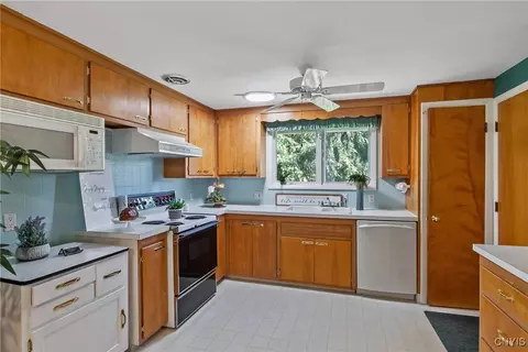 Kitchen - 7877 Dewitt Dr, Lysander, NY 13027 photo 2 of 6