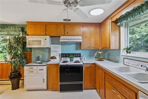 Kitchen - 7877 Dewitt Dr, Lysander, NY 13027 photo 4 of 6