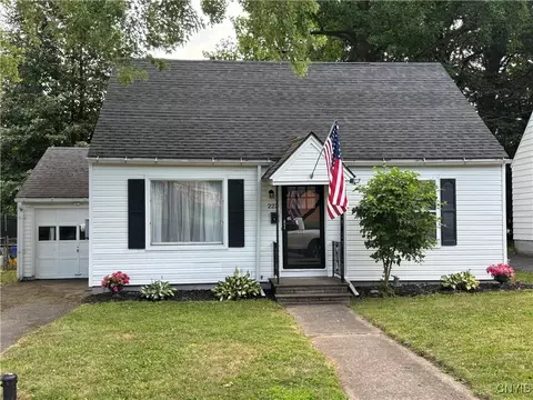222 Darlington Rd, Syracuse, NY 13208