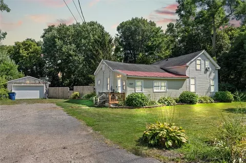 6182 Airport Rd, Syracuse, NY 13209