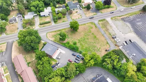 510 S Bay Rd, Clay, NY 13212