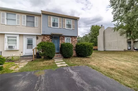 8248 Trevi Ln, Clay, NY 13041