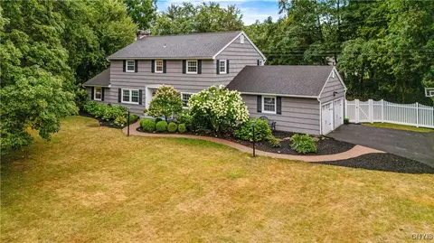 114 Old Farm Rd, Fayetteville, NY 13066