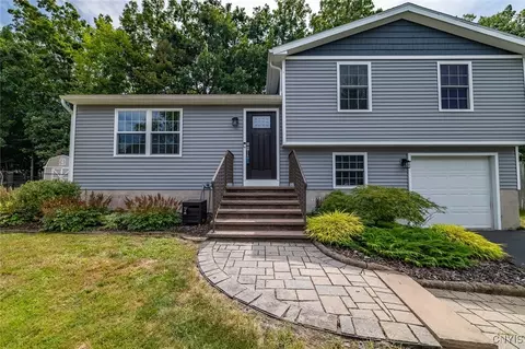 8439 Falcon Dr, Liverpool, NY 13090
