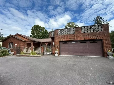100 Lorian Dr, Salina, NY 13212