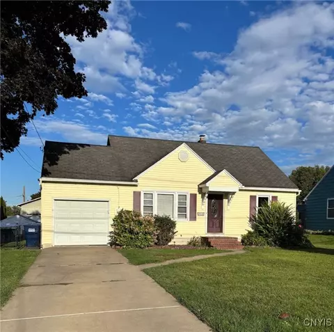 308 Kenwick Dr, Syracuse, NY 13208