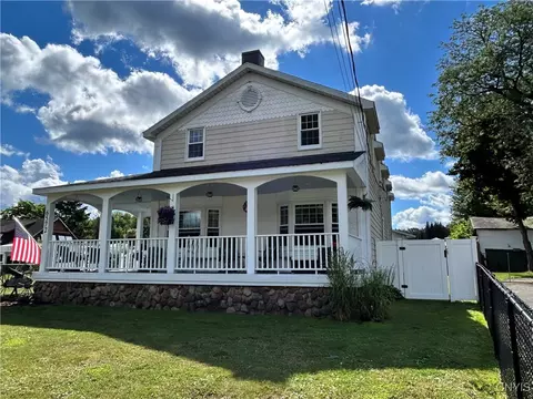 6572 Lakeshore Rd, Cicero, NY 13039