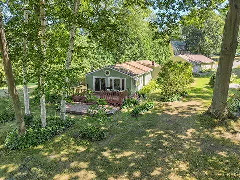 185 Chipman Ln, Sandy Creek, NY 13145