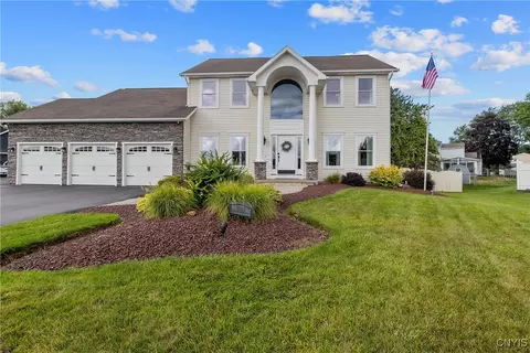 6228 Kenlaren Cir, Syracuse, NY 13212