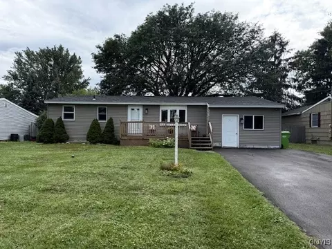 310 Midwood Dr, Salina, NY 13088