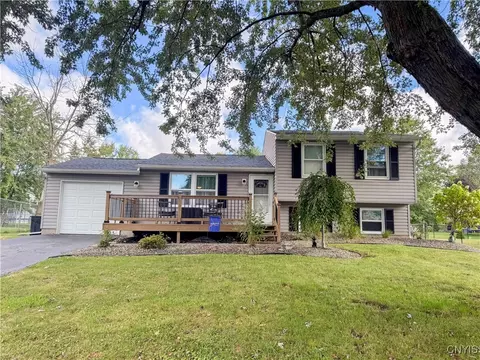 5382 Tourmaline Dr, Clay, NY 13041