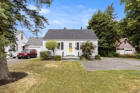 93 Burrstone Rd, New York Mills, NY 13417