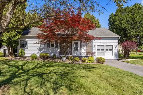 201 Kenwick Dr, Syracuse, NY 13208
