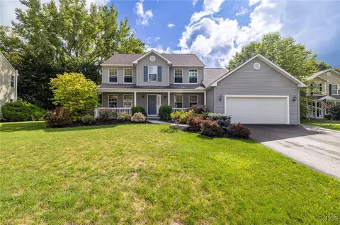 402 Hunt Dr, Fayetteville, NY 13066
