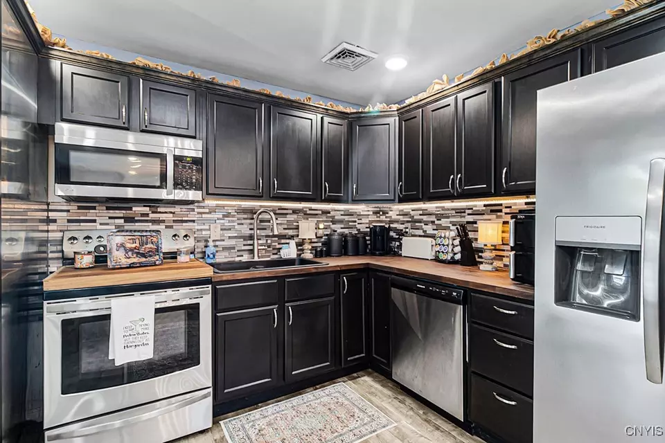 Kitchen - 417 Richmond Rd, Utica, NY 13502 photo 2 of 4