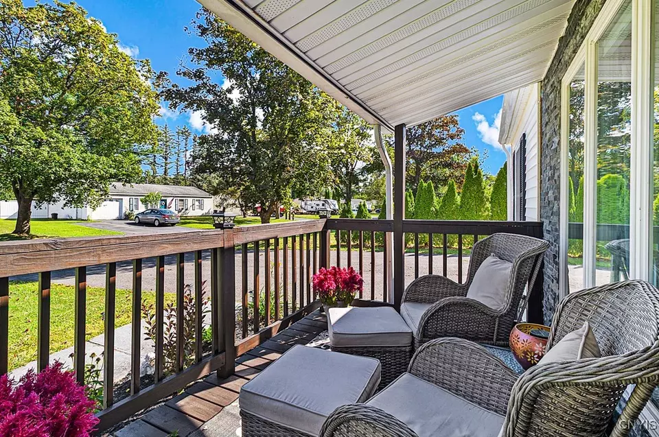 Exterior - 417 Richmond Rd, Utica, NY 13502 photo 3 of 9