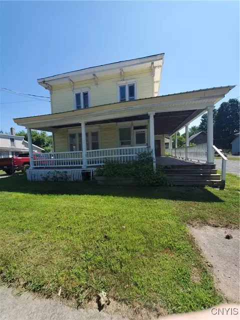 218 N Main St, Lenox, NY 13032
