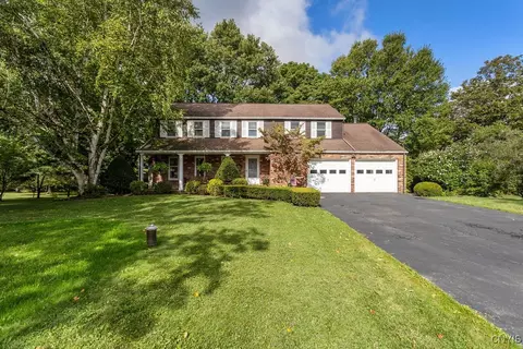 5871 Fieldstone Dr, Cazenovia, NY 13035