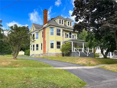 14 Hillside Ave, New Hartford, NY 13413