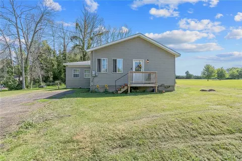 32 Nine Mile Point Rd, Oswego, NY 13126