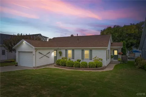 5872 E Lake Rd, Romulus, NY 14541