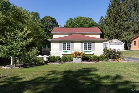 15 Phillips St, Lysander, NY 13027