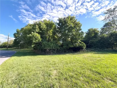 28 Bradley St, Auburn, NY 13021