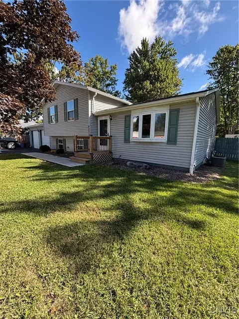 4970 Woodmark Dr, Liverpool, NY 13088
