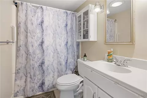 Bath - 511 E Seneca St, Manlius, NY 13104 photo 2 of 3