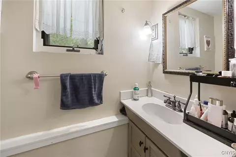Bath - 511 E Seneca St, Manlius, NY 13104 photo 3 of 3