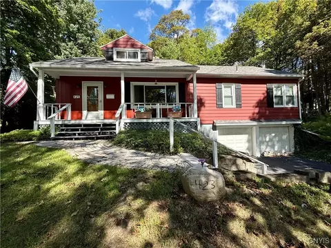 423 N Orchard Rd, Geddes, NY 13209