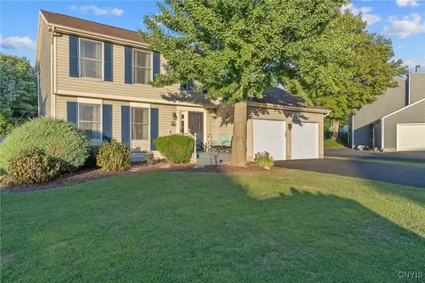 8227 Renfrew Dr, Liverpool, NY 13090