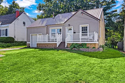 38 Evalon Rd, New Hartford, NY 13413