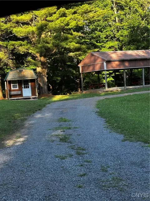 21 Apache Springs Rd, Boylston, NY 13083