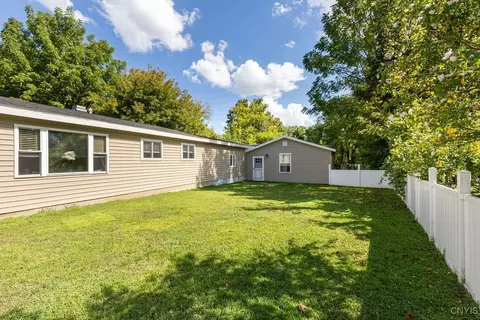 Exterior - 3086 High Rd, Lysander, NY 13027 photo 4 of 16
