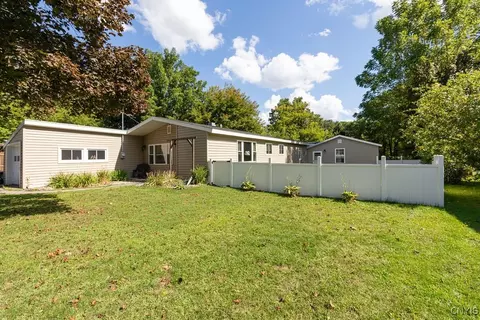 Exterior - 3086 High Rd, Lysander, NY 13027 photo 2 of 16