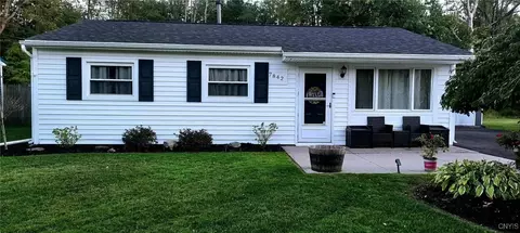 7842 Eisenhower Blvd, Bridgeport, NY 13030