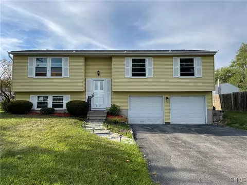 7617 Fitzpatrick Dr, Liverpool, NY 13088