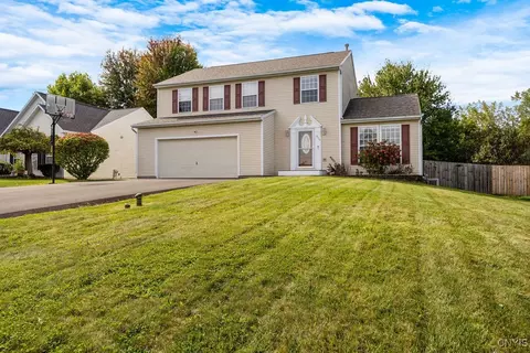 8110 Winter Stage Ln, Cicero, NY 13039