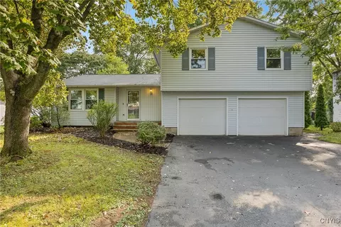 7728 Lemontree Ln, Liverpool, NY 13090