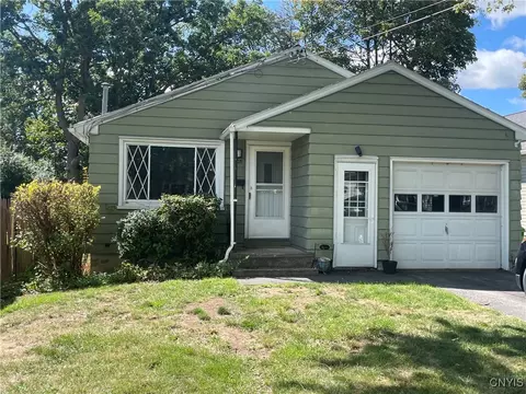 225 Fairmount Ave, Salina, NY 13088