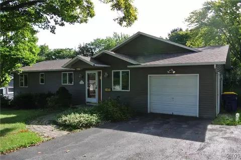 111 Calumet Dr, Geddes, NY 13219