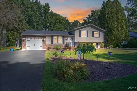 4259 Vine Meadow Rd, Liverpool, NY 13090