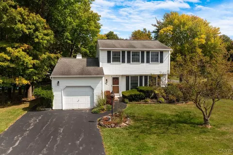 89 Windebank Ln, Minoa, NY 13116