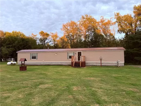 70 Albion Cross Rd, Parish, NY 13131