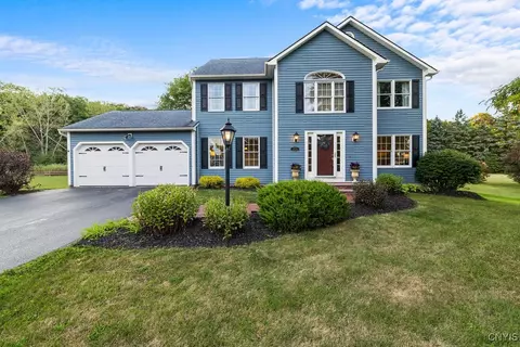 7906 E Ridge Pointe Dr, Fayetteville, NY 13066