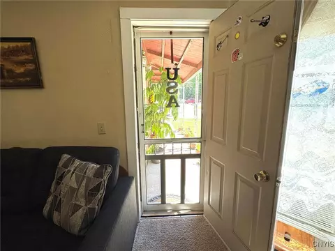 Entry Way - 9 Castle St, Oneida, NY 13421 photo 1 of 3