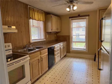 Kitchen - 9 Castle St, Oneida, NY 13421 photo 3 of 4