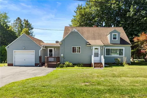 102 Hedgewood Pl, Deerfield, NY 13502