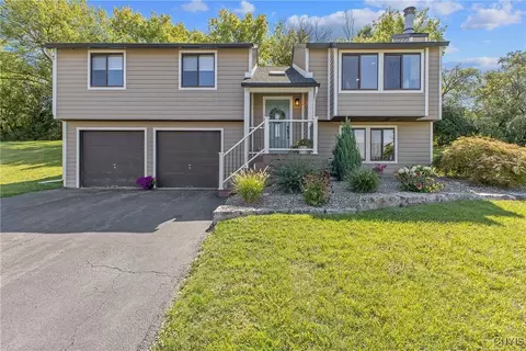 229 Woodmont Dr, Camillus, NY 13031